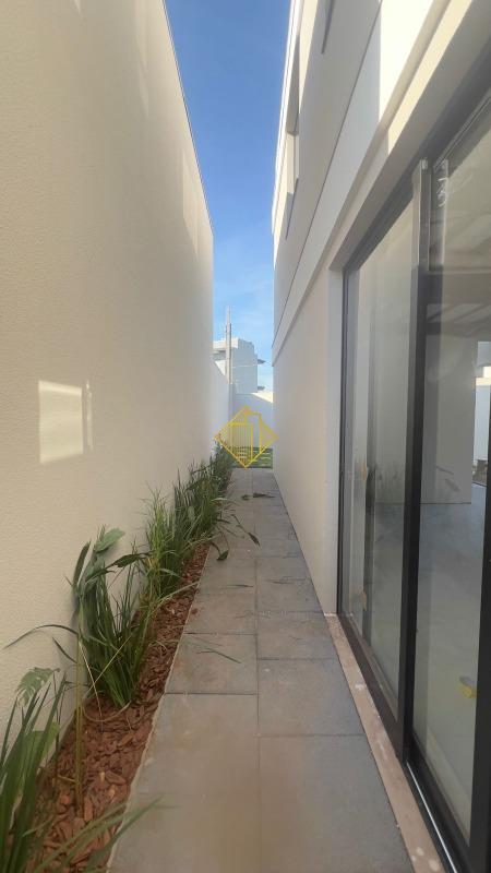 Sobrado à venda no Tropical II: 