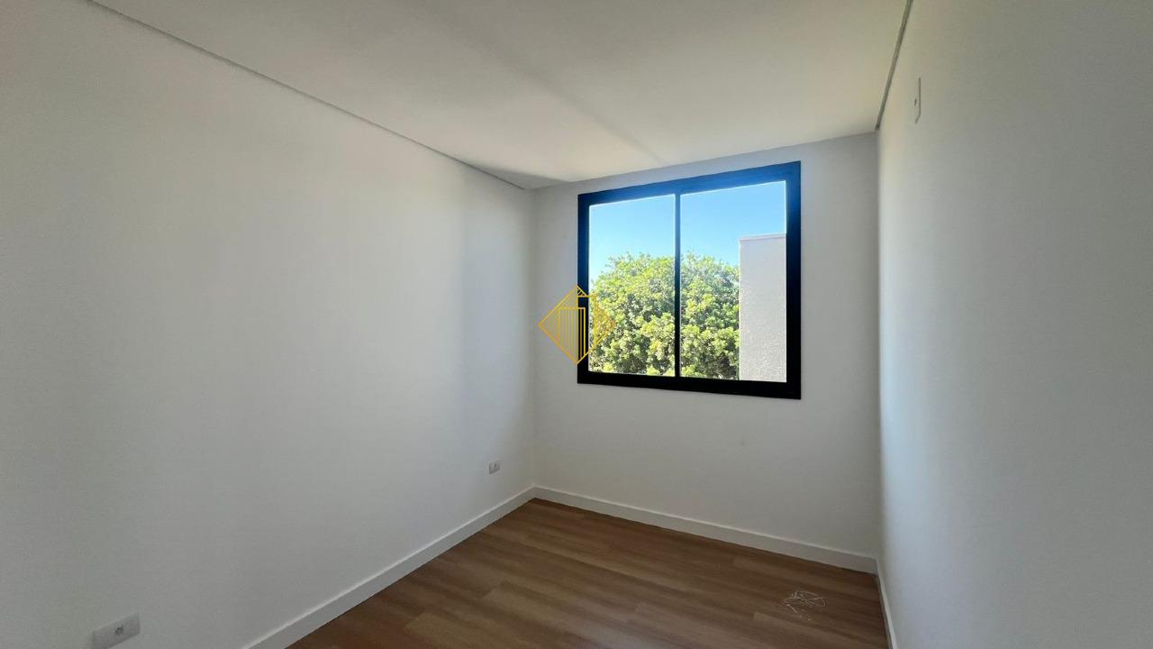 Sobrado à venda no Tropical II: 