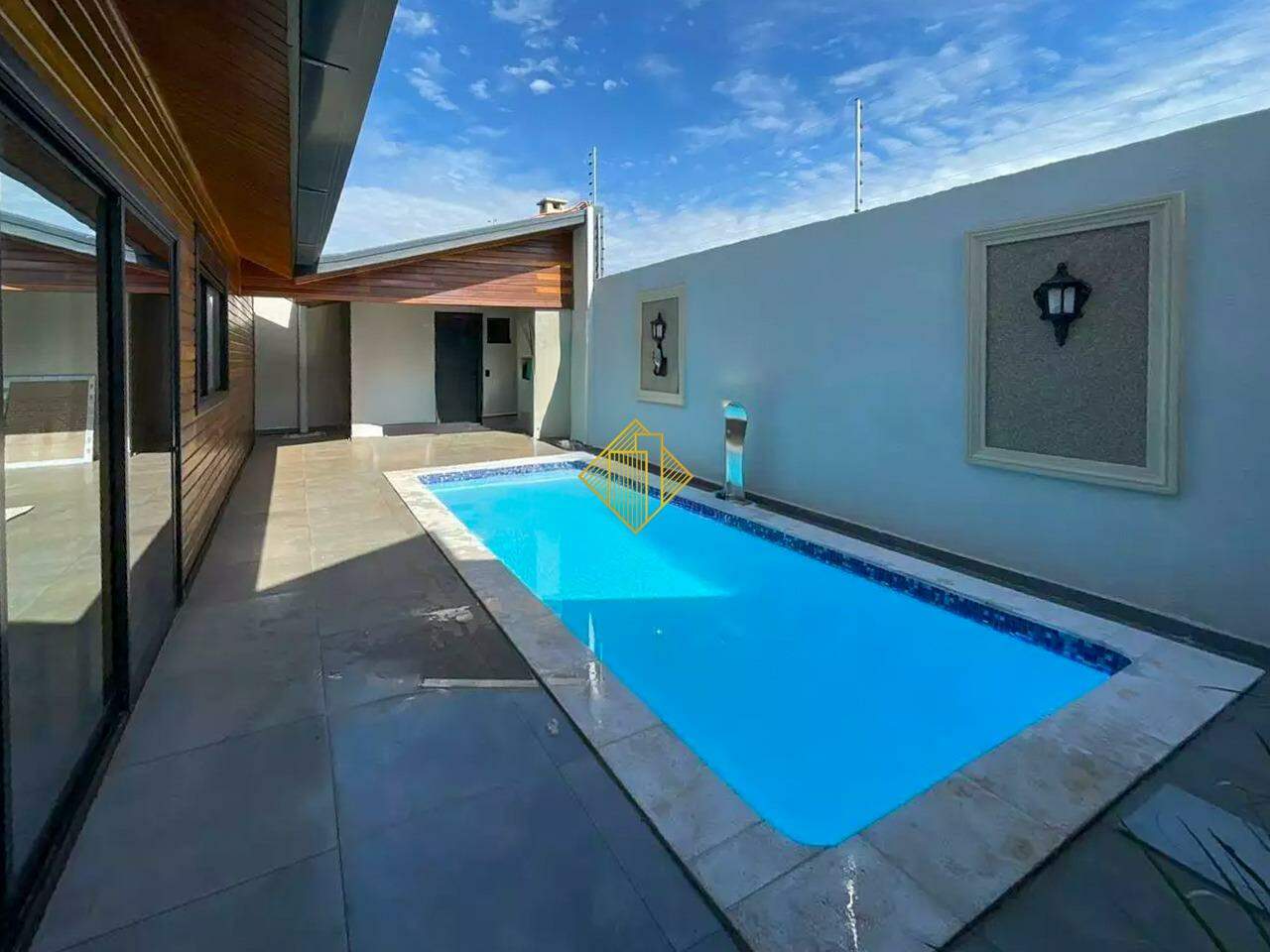 Casa à venda no Recanto Tropical: 