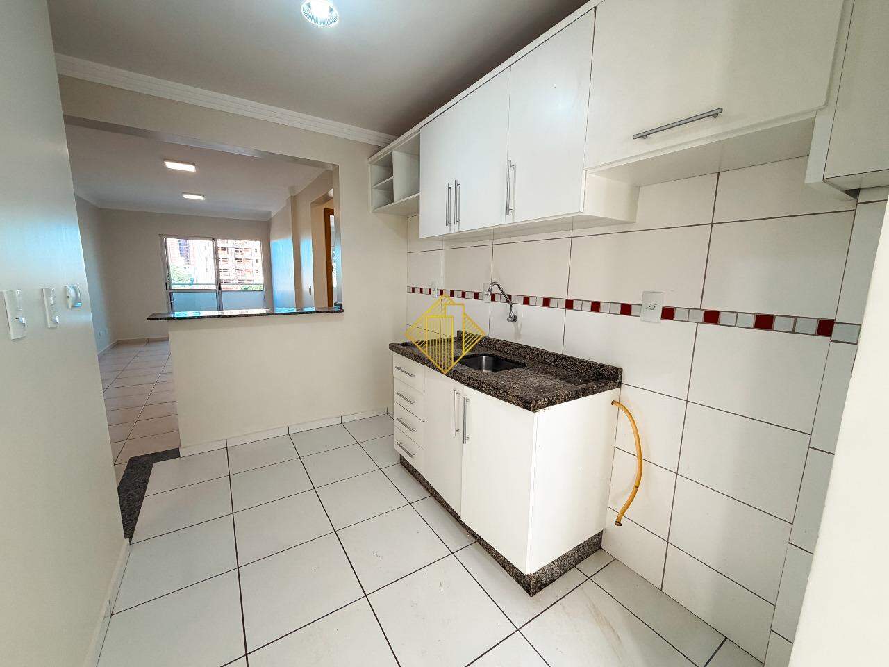 Apartamento à venda no Coqueiral: Cozinha com planejado