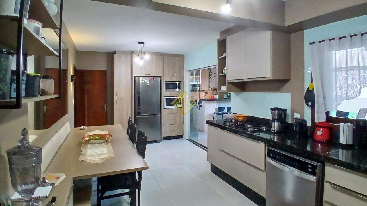 Casa à venda no Recanto Tropical: 