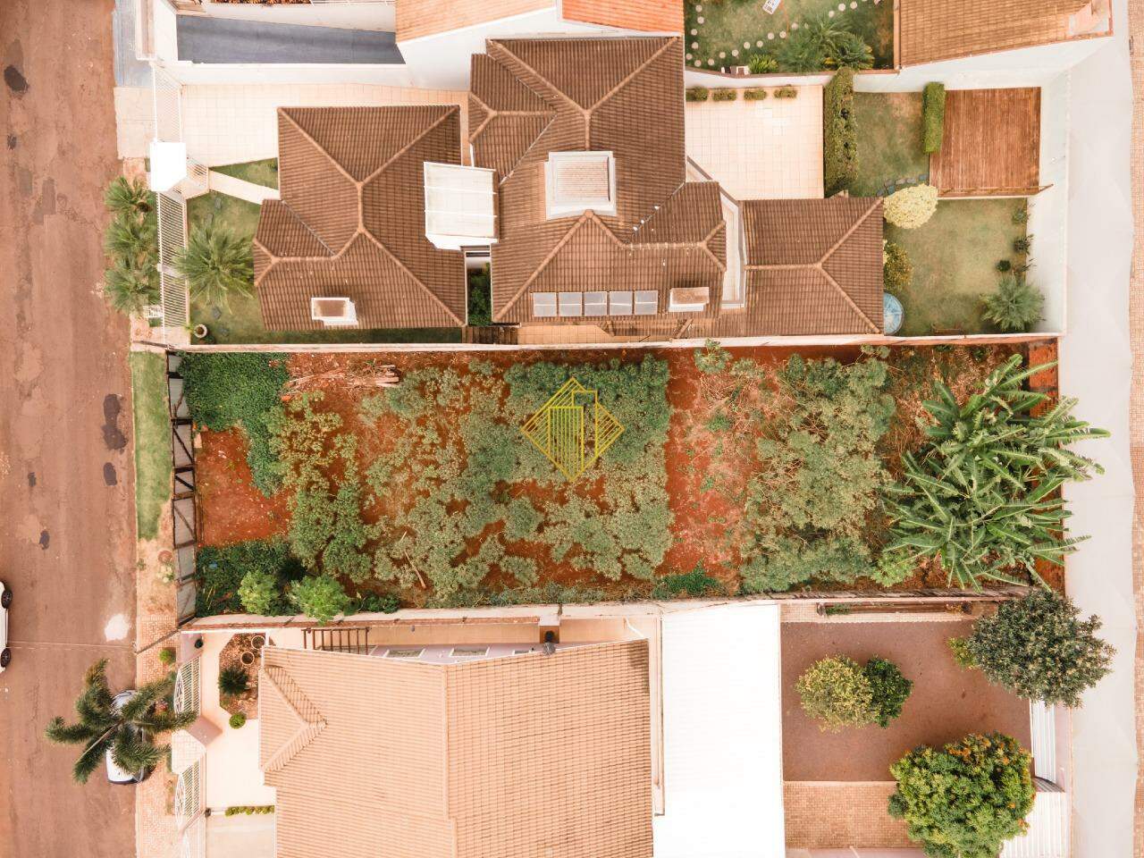 Lote à venda no Country: 