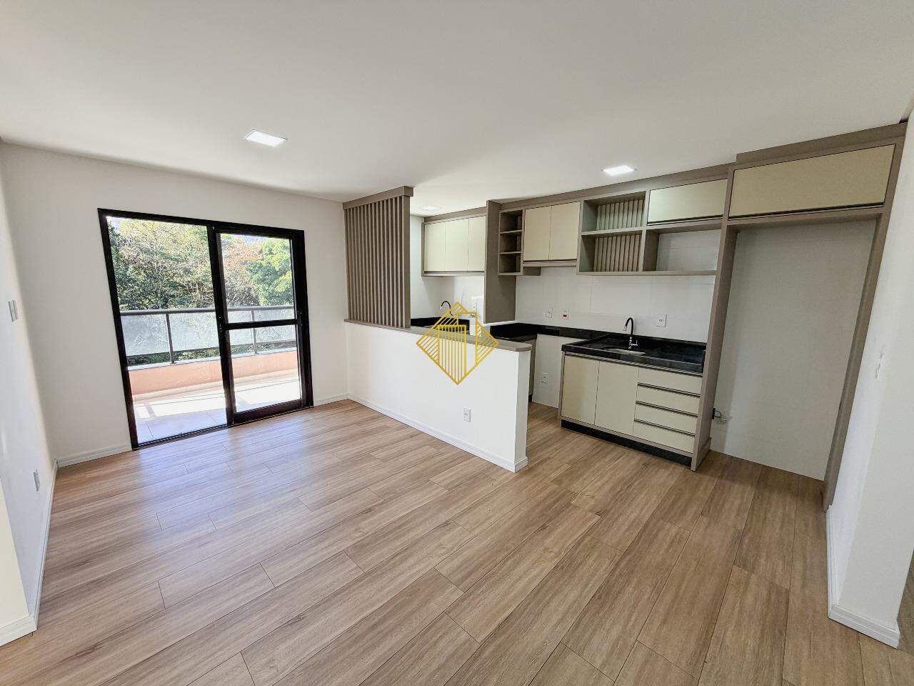Apartamento para aluguel no Pioneiros Catarinenses: 