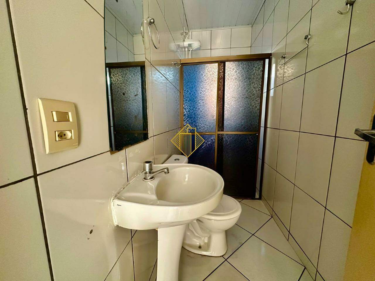 Casa para aluguel no Coqueiral: BANHEIRO