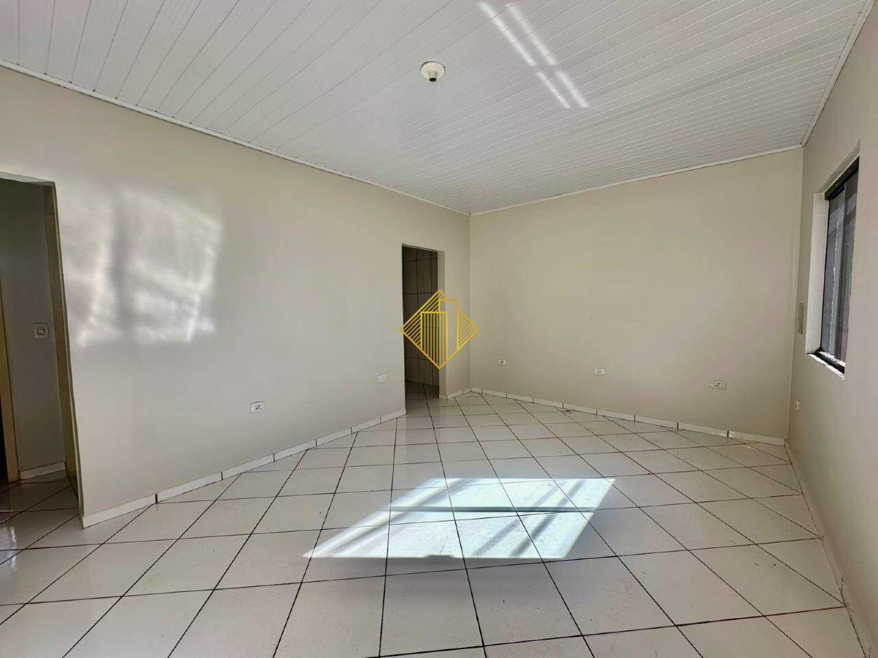 Casa para aluguel no Coqueiral: SALA