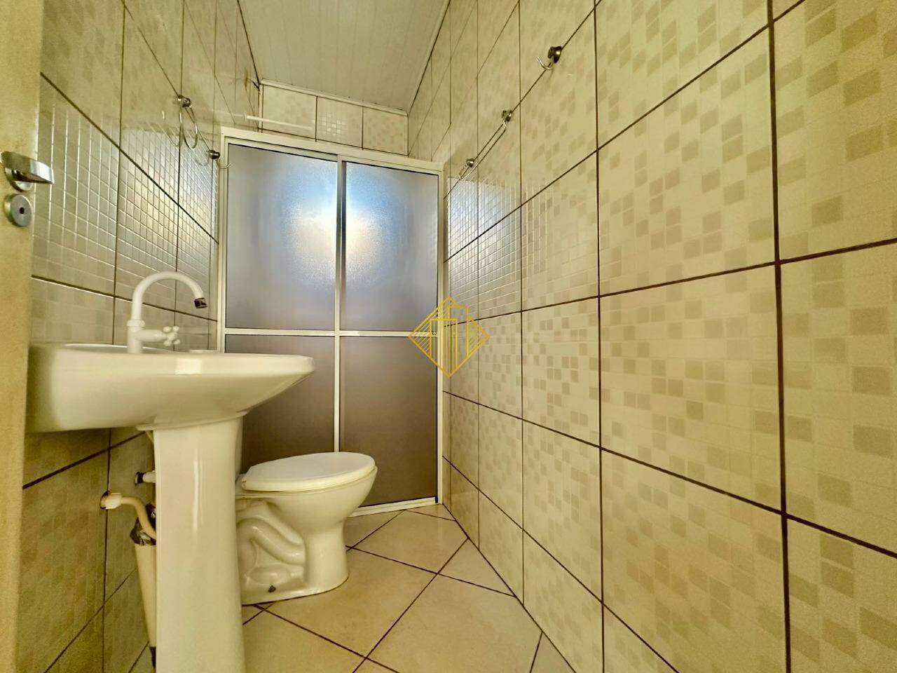 Casa para aluguel no Coqueiral: BANHEIRO