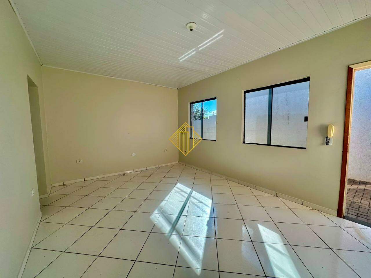 Casa para aluguel no Coqueiral: SALA