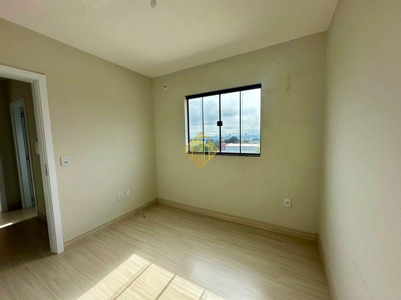 Apartamento para aluguel no Esmeralda: 