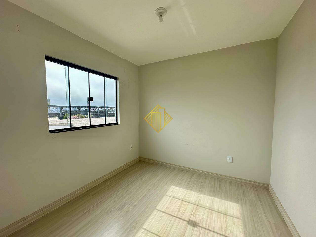 Apartamento para aluguel no Esmeralda: 