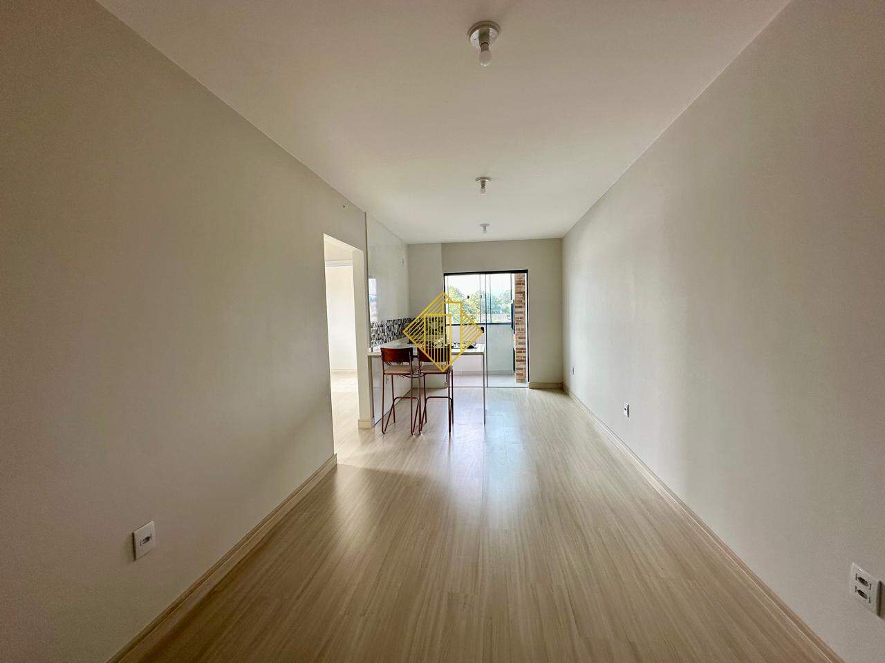 Apartamento para aluguel no Esmeralda: 