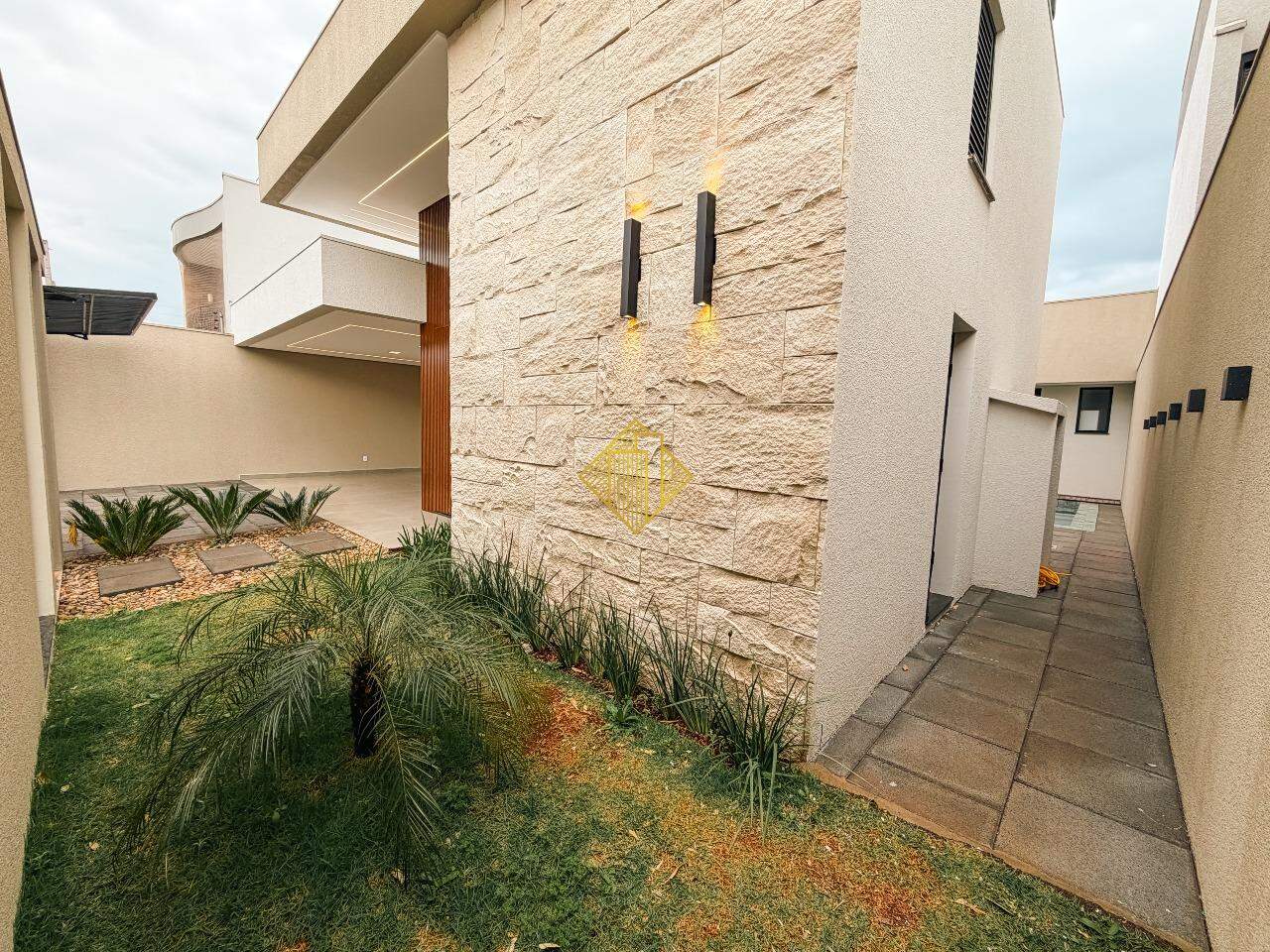 Casa à venda no Tropical III: 