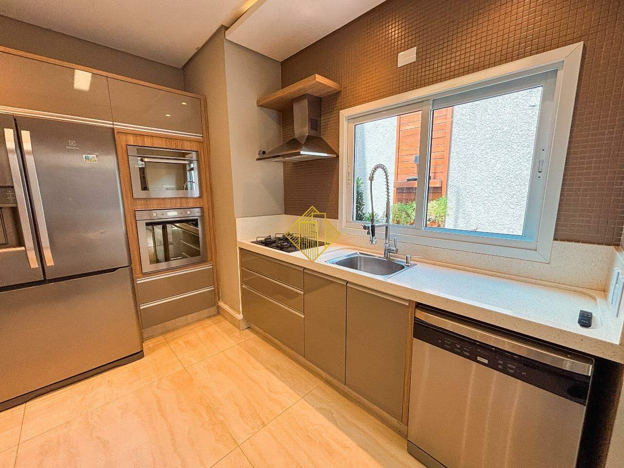 Sobrado à venda no Pioneiros Catarinenses: 