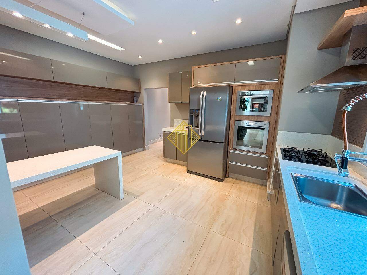 Sobrado à venda no Pioneiros Catarinenses: 