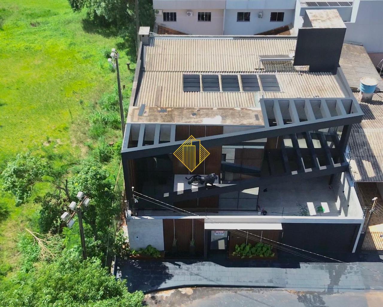 Sobrado à venda no Recanto Tropical: 