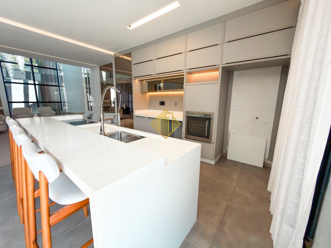 Sobrado à venda no Recanto Tropical: 