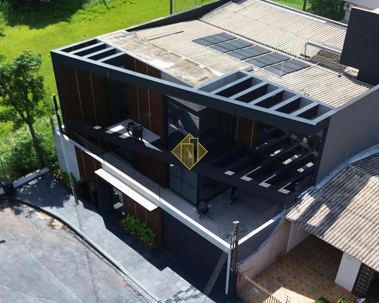 Sobrado à venda no Recanto Tropical: 