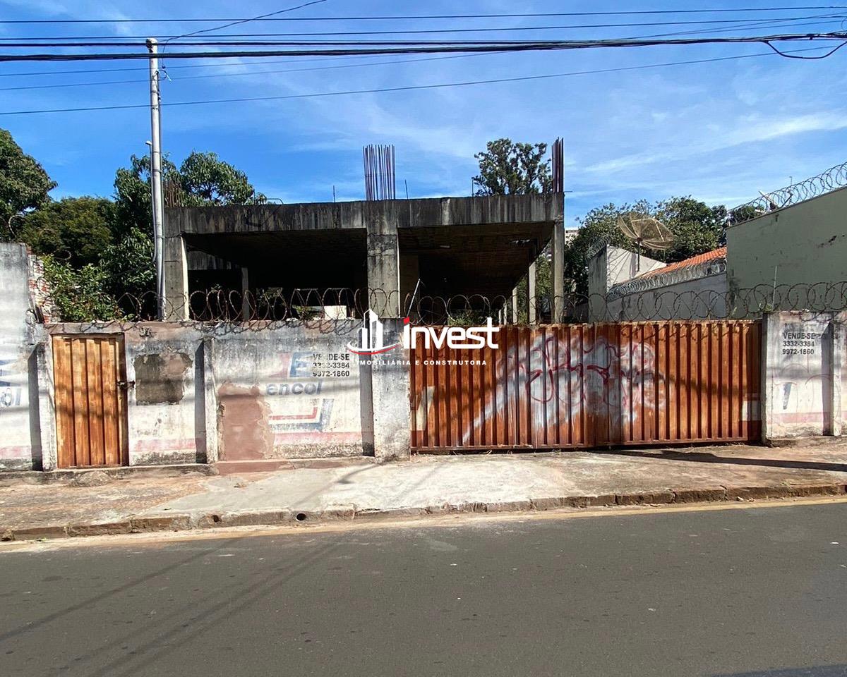 Terreno/Área à venda no Mercês: 