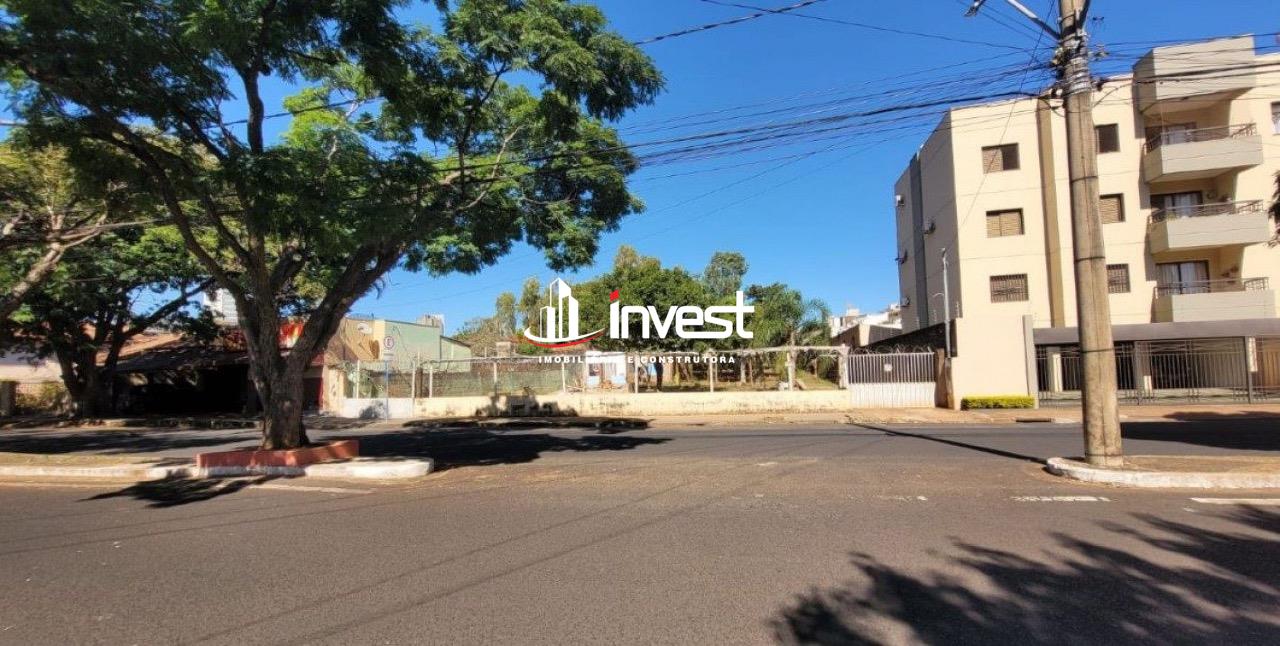 Terreno/Área à venda no Mercês: 