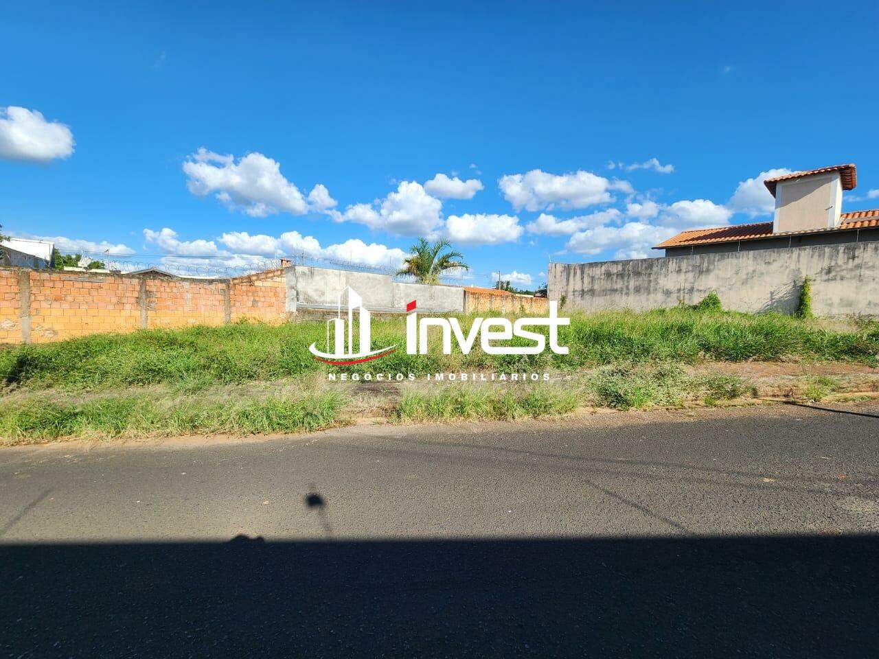 Terreno/Área à venda no Nenê Gomes, Jardim: 