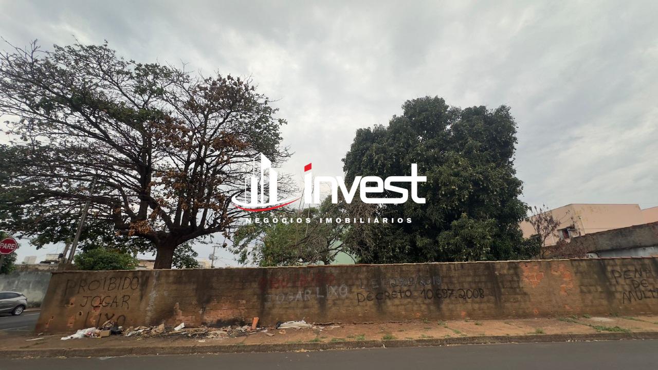 Terreno/Área à venda no Universitário: 