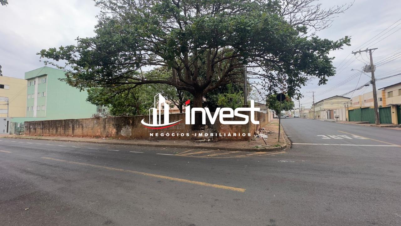 Terreno/Área à venda no Universitário: 