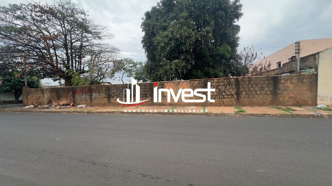 Terreno/Área à venda no Universitário: 