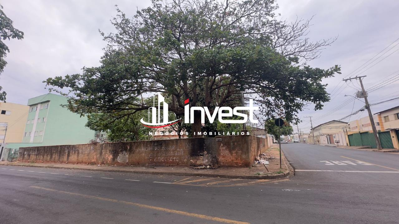 Terreno/Área à venda no Universitário: 