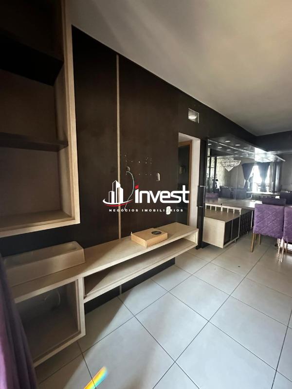 Andar corrido à venda no Santa Maria: 