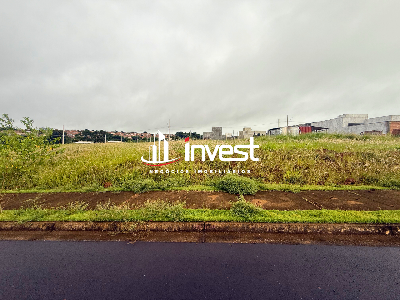Lote em condomínio à venda no Paraíso: 