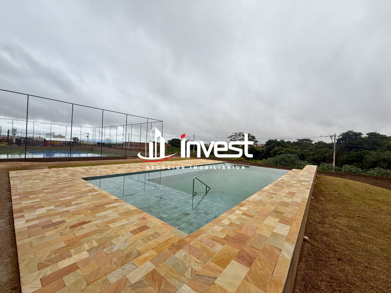 Lote em condomínio à venda no Paraíso: 