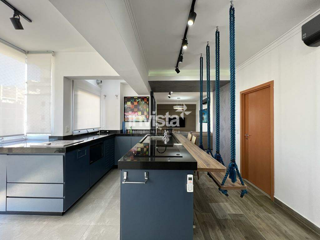 2 dormitórios na quadra da praia em prédio novo.