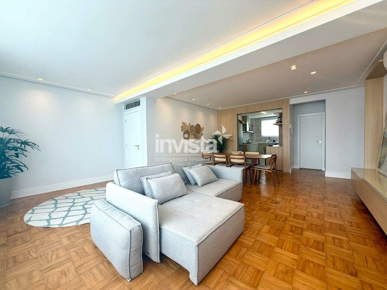 Charme, espaço e elegância a poucos passos da praia no Boqueirão.