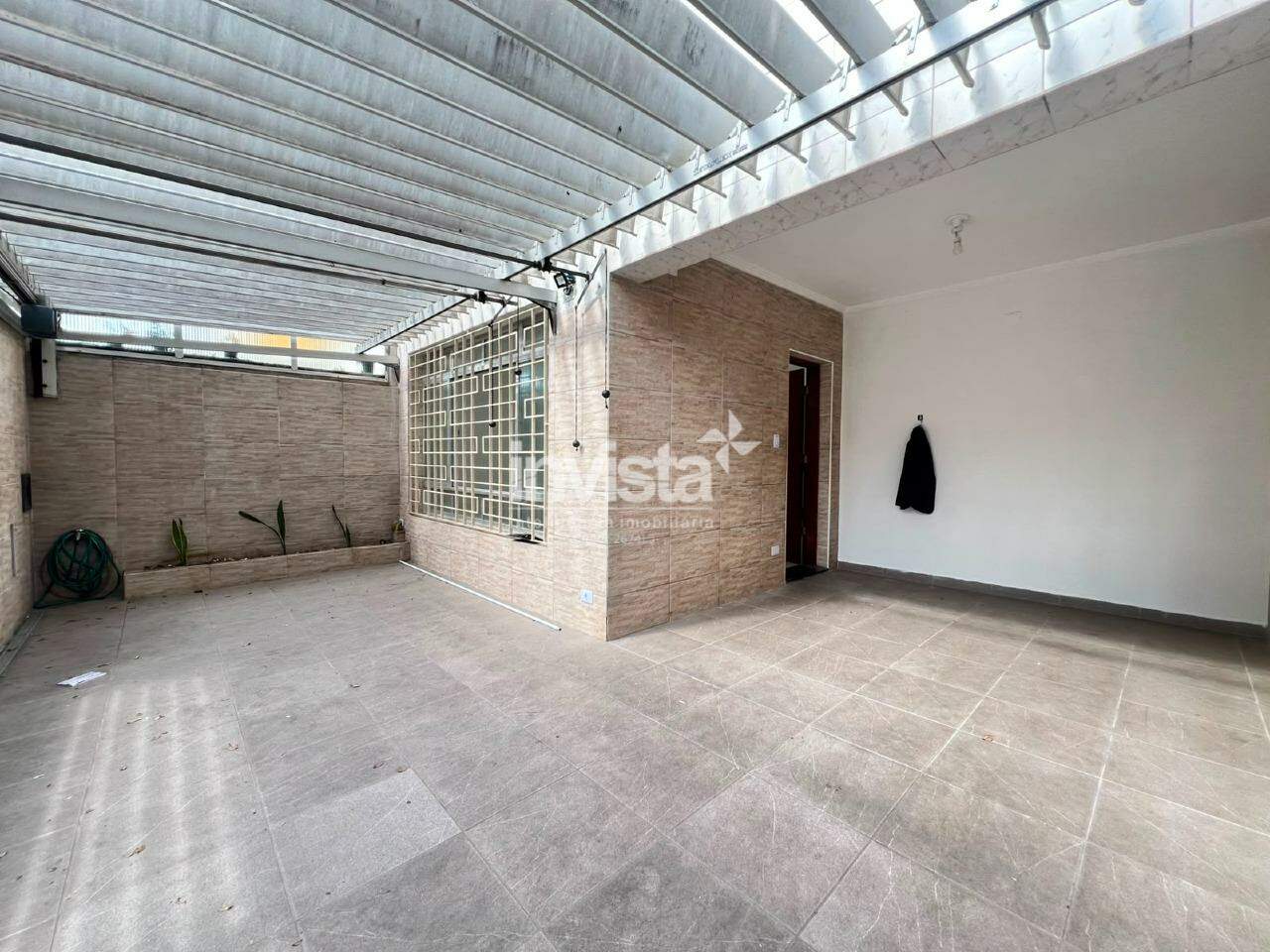 C&oacute;digo: 23080 R$ 959.000,00 Casa &agrave; venda em Santos-SP no bairro Encruzilhada, com 3 dormit&oacute;rios e 110m&sup2; 110 m&sup2; 3 quartos 2 vagas - Santos