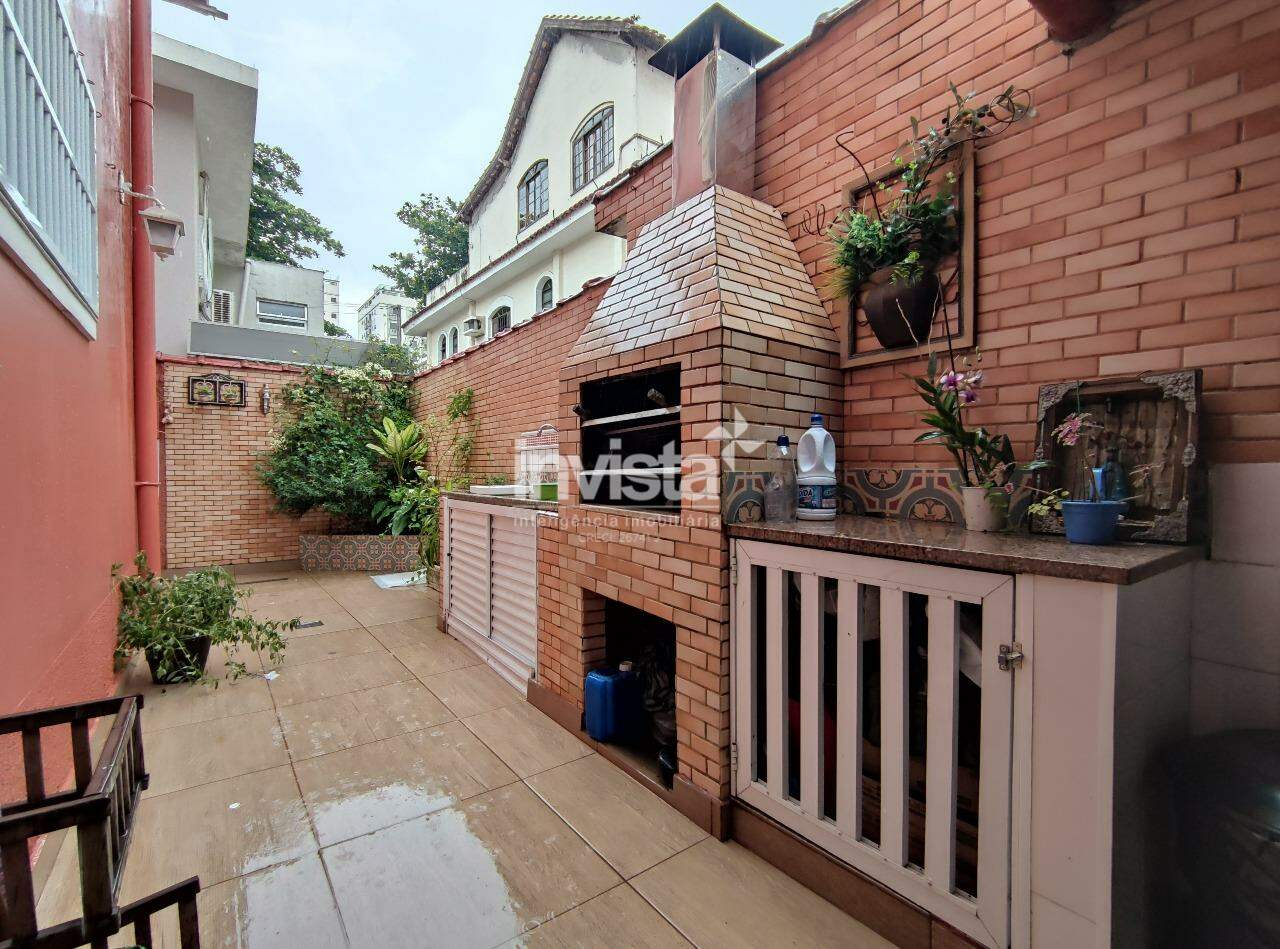 SOBRADO ISOLADO, 4 DORMS, 2 SUÍTES, 4 VAGAS, QUINTAL, CHURRASQUEIRA NA PONTA DA PRAIA EM SANTOS