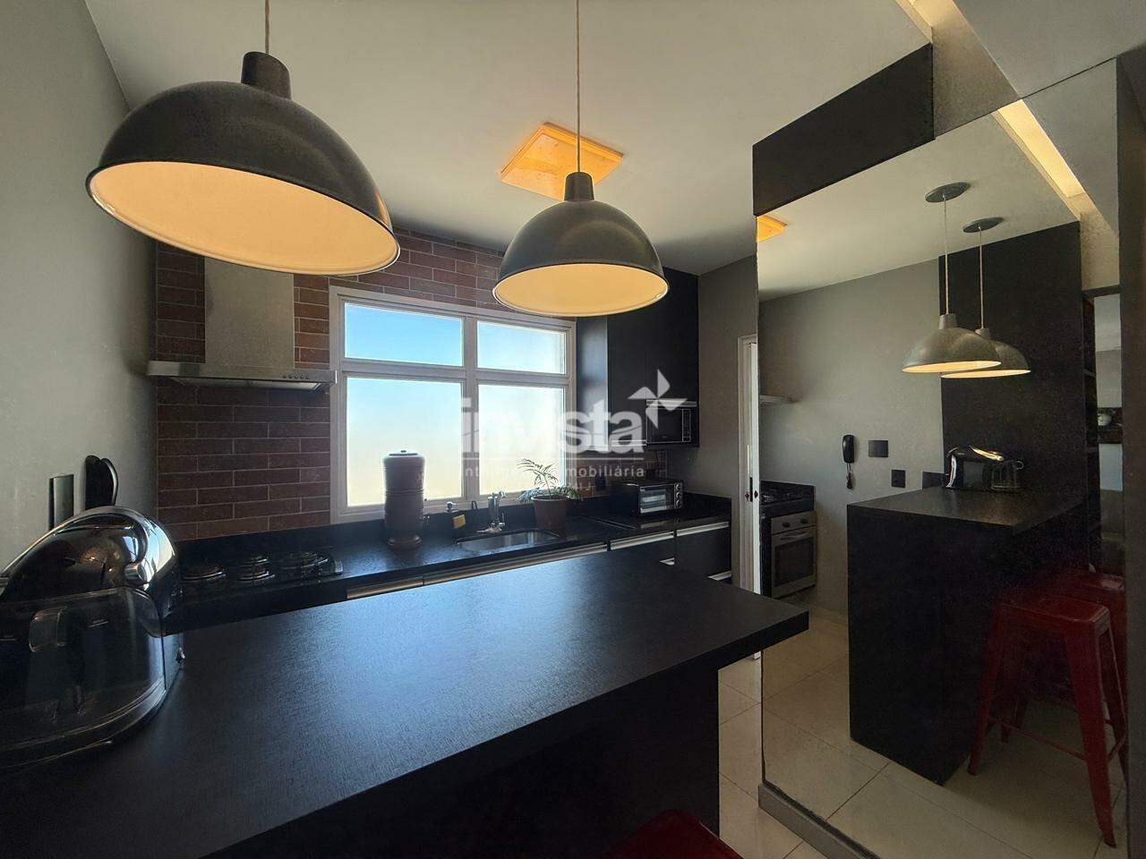 Cobertura para alugar em Santos-SP no bairro Gonzaga, com 2 dormit&oacute;rios e 150m&sup2; - Santos