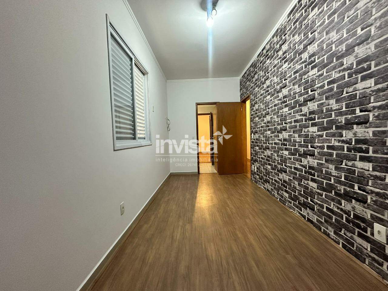 Casa sobreposta terrea em Rua residencial em Santos - Santos