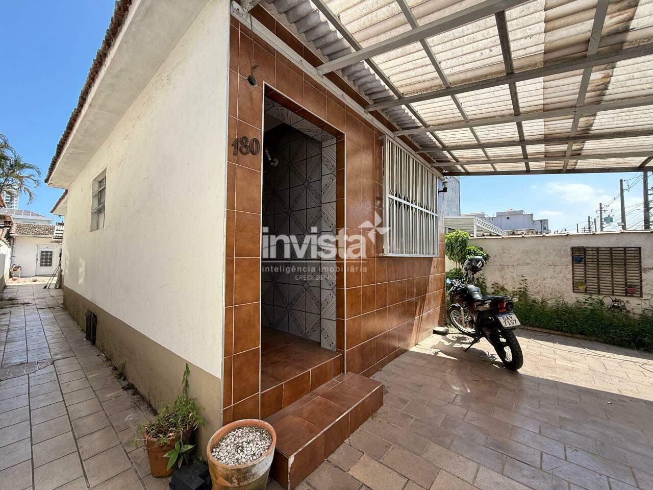 C&oacute;digo: 28986 R$ 950.000,00 Casa &agrave; venda em Santos-SP no bairro Estu&aacute;rio, com 4 dormit&oacute;rios e 256m&sup2; 256 m&sup2; 4 quartos 2 vagas - Santos