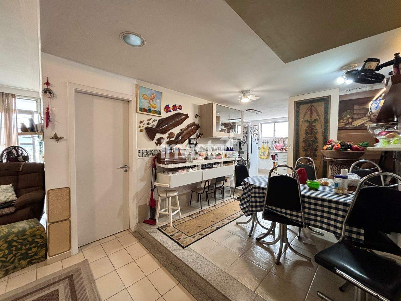 Apartamento &agrave; venda em Santos-SP no bairro Gonzaga, com 2 dormit&oacute;rios e 52m&sup2; - Santos