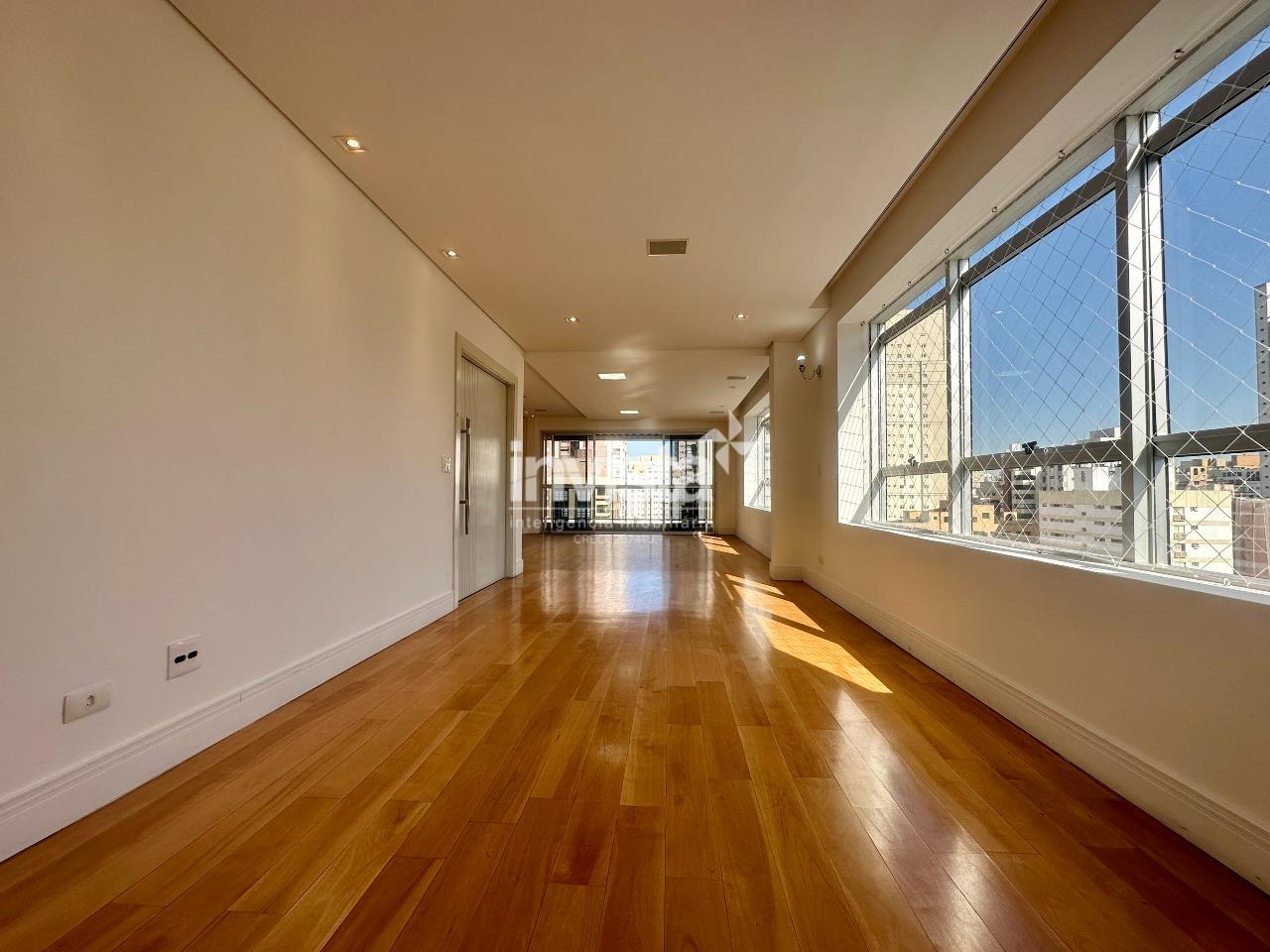 C&oacute;digo: 29430 R$ 20.000,00 Apartamento para alugar em Santos-SP no bairro Boqueir&atilde;o, com 4 dormit&oacute;rios e 209m&sup2; 209 m&sup2; 4 quartos 2 vagas - Santos