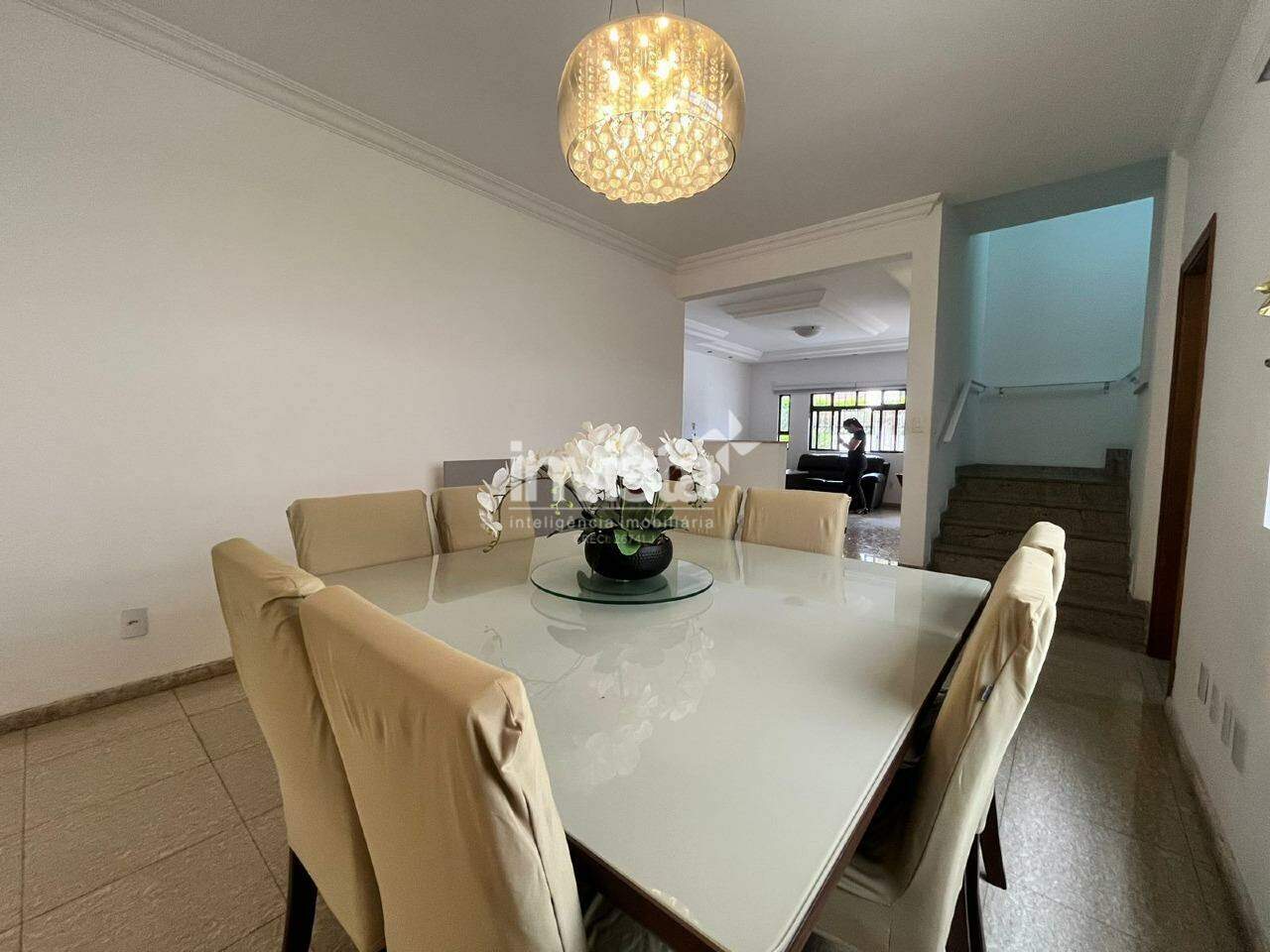Casa para alugar em Santos-SP no bairro Aparecida, com 3 dormit&oacute;rios e 304m&sup2; - Santos
