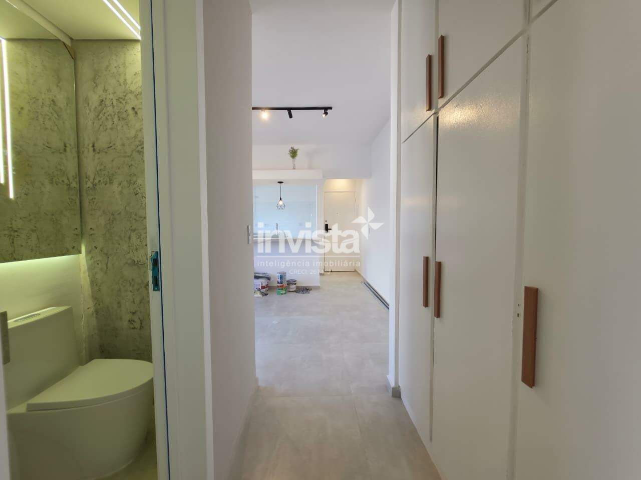 Apartamento reformado &agrave; venda no Embar&eacute; &ndash; Santos | Porteira fechada | Quadra da praia | 1 su&iacute;te | Vaga demarcada - Santos