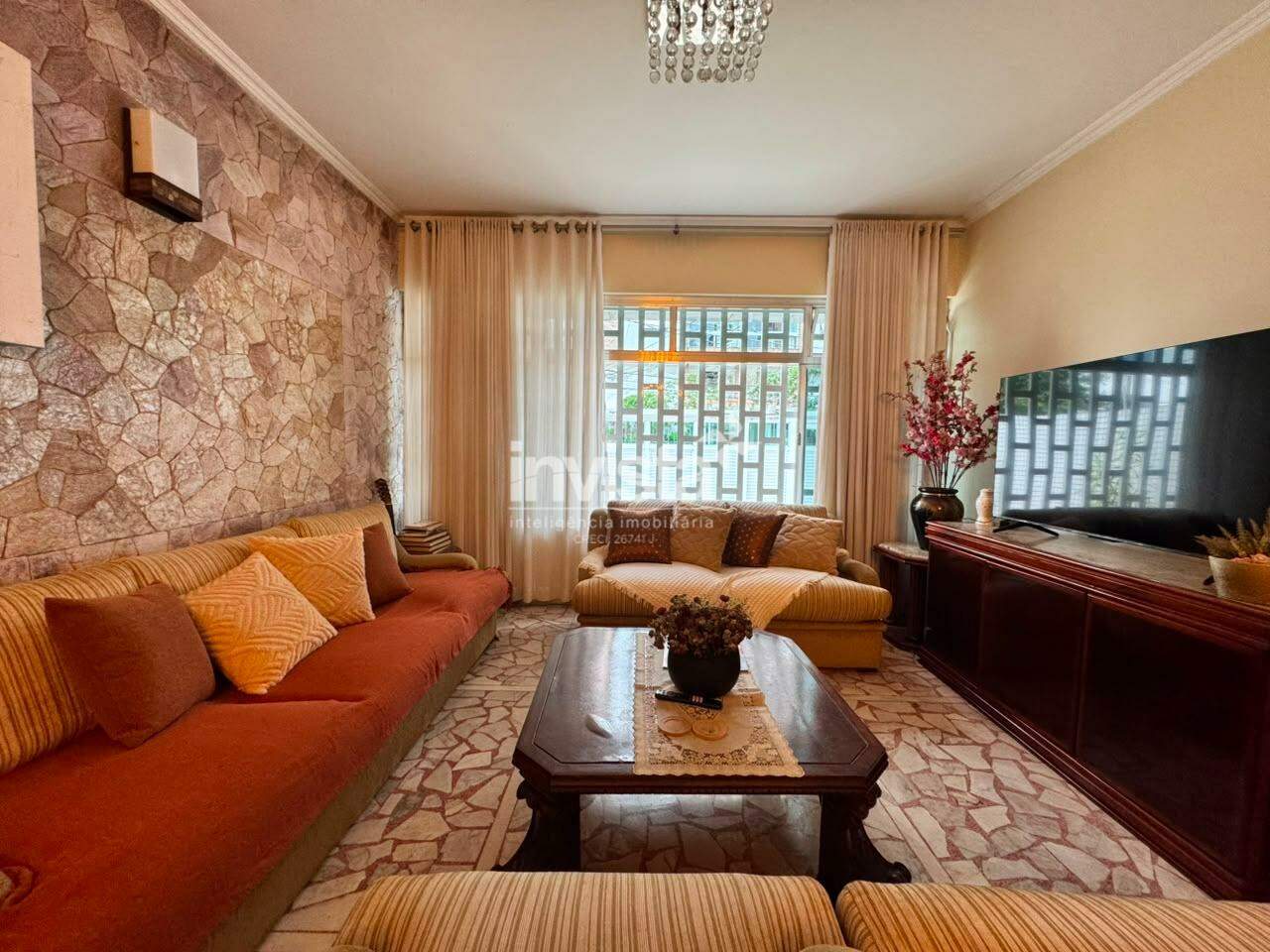 C&oacute;digo: 31749 R$ 25.000,00 Casa para alugar em Santos-SP no bairro Gonzaga, com 4 dormit&oacute;rios e 270m&sup2; 270 m&sup2; 4 quartos 8 vagas - Santos