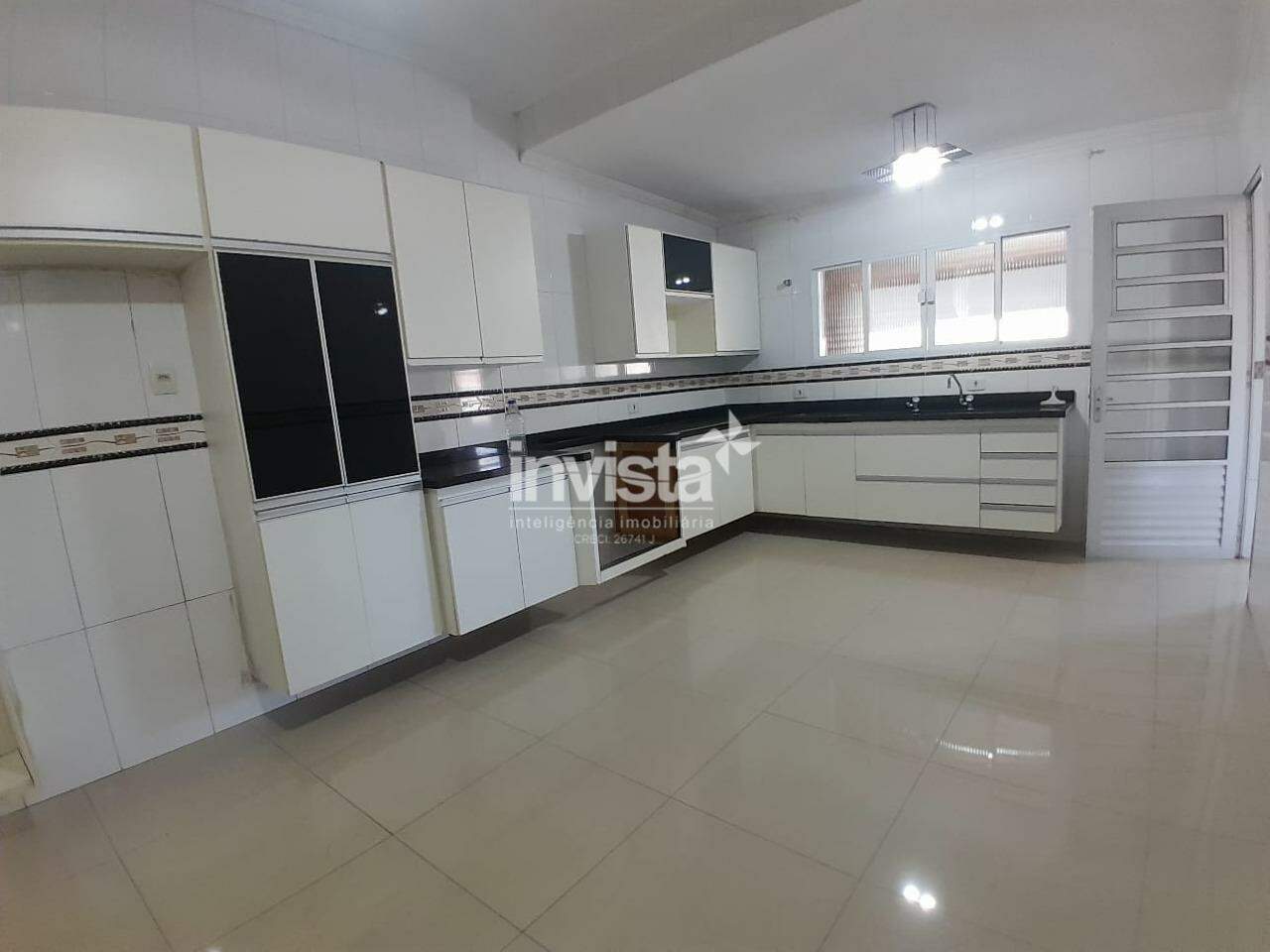 C&oacute;digo: 32770 R$ 3.600,00 Casa Sobreposta Alta para alugar no bairro Macuco 150 m&sup2; 3 quartos 0 vagas - Santos