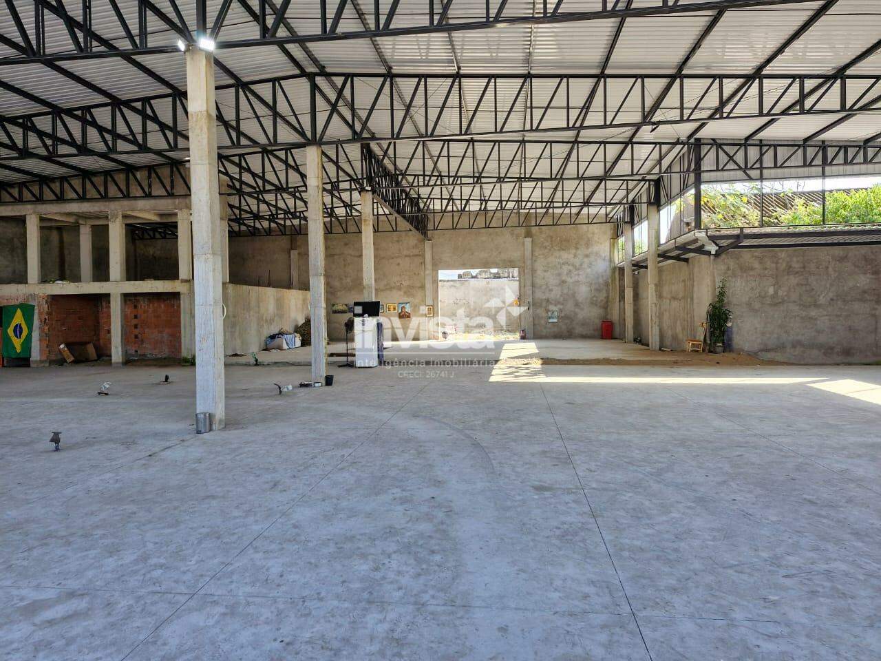 Galpão com 1700 m² para Alugar na Vila Mathias em Santos