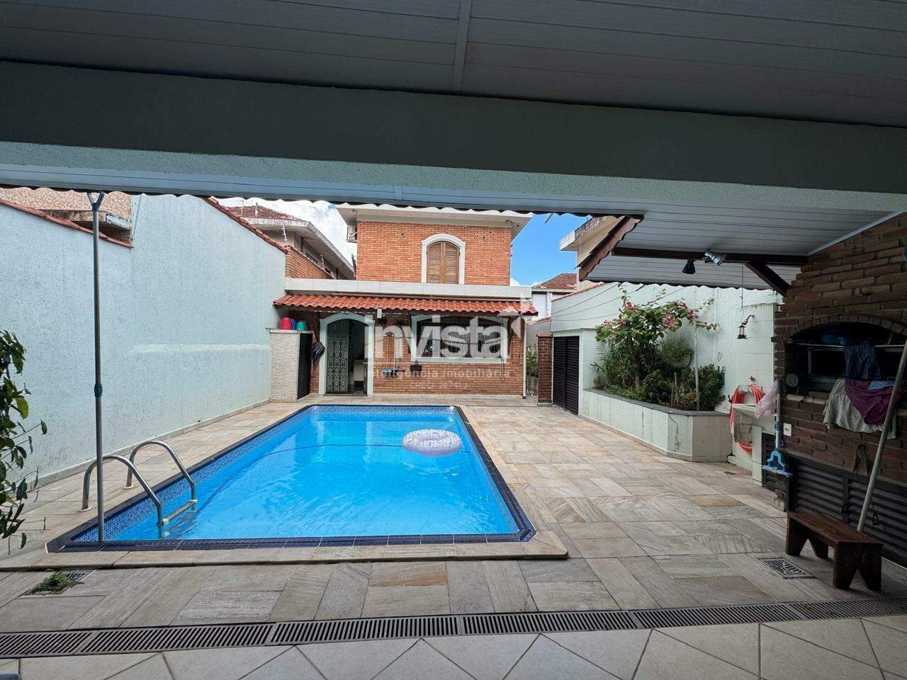 Casa duples 4 dormitórios sendo 2 suítes no Embaré!