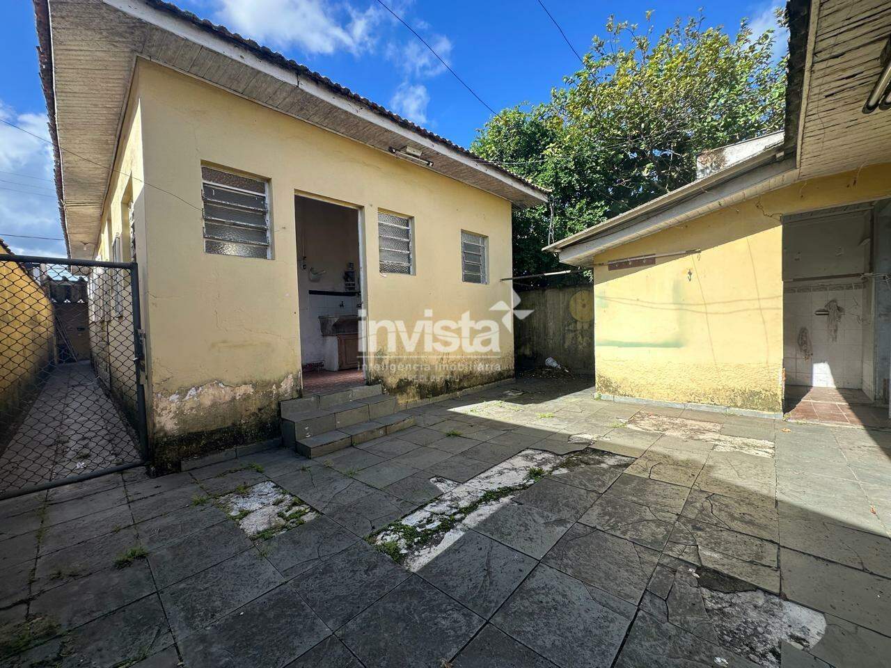 Casa isolada na ponta da praia