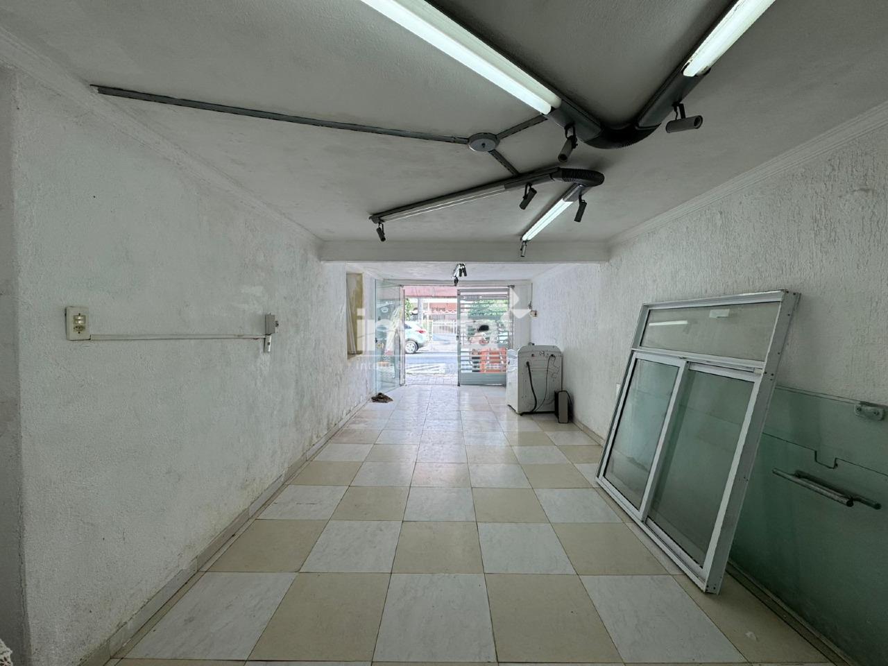 Loja para Alugar em Rua Comercial no bairro do Embaré em Santos