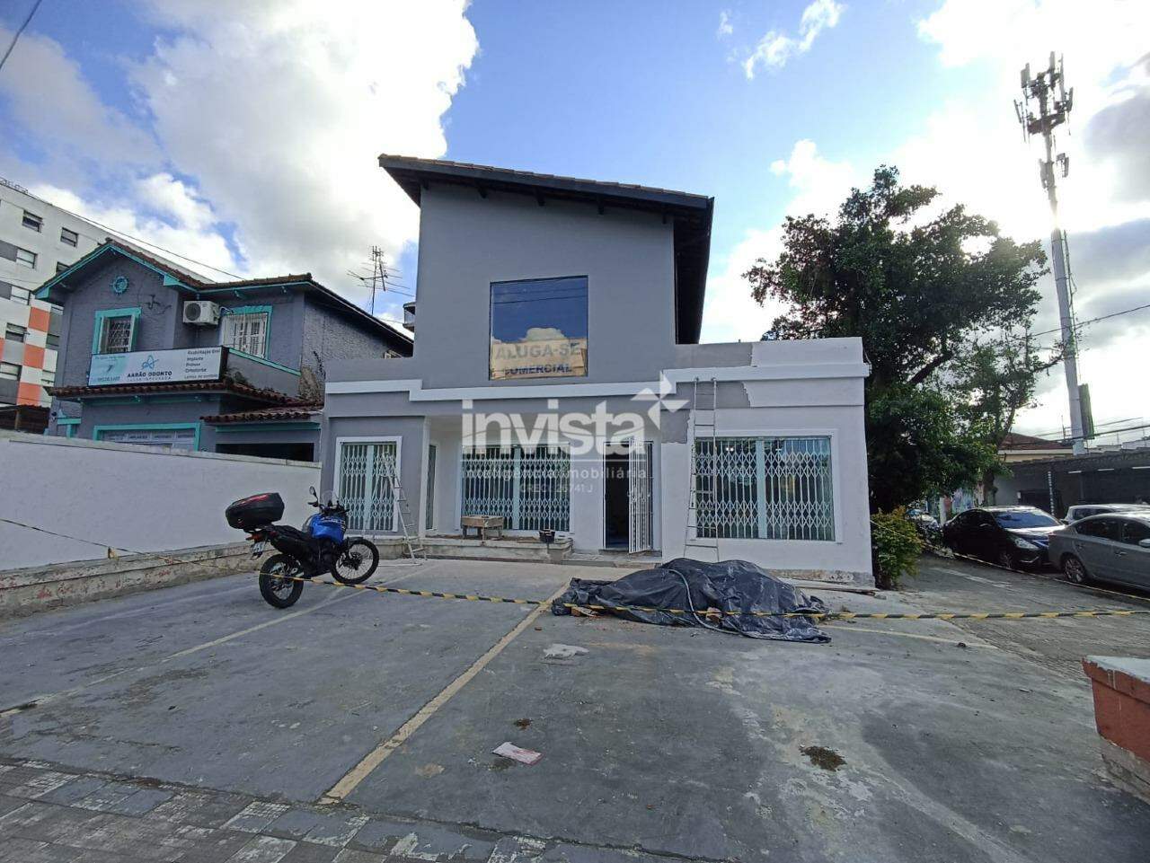 Excelente Casa Comercial de Esquina com 4 vagas de Estacionamento no bairro da Vila Mathias em Santos