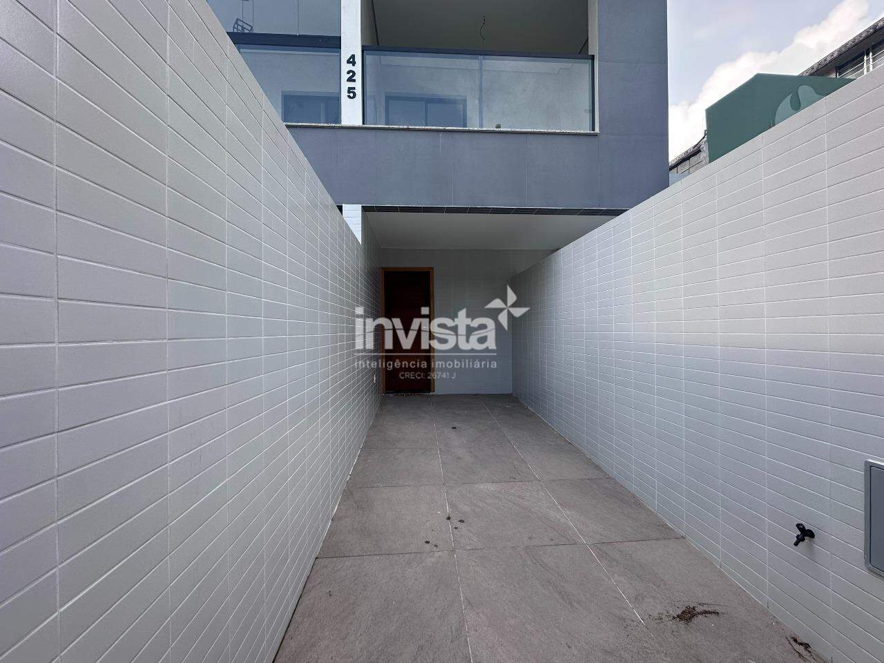 CASA SOBREPOSTA ALTA NO BAIRRO EMBARÉ