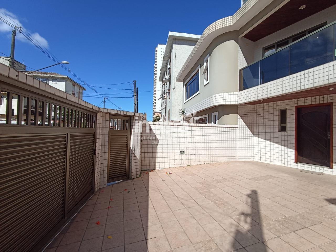 Casa Sobreposta Alta para Alugar com 3 Suítes no bairro da Ponta da Praia em Santos